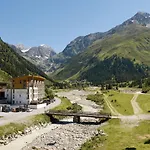 Vier Sport,- Und Wellnesshotel Sankt Leonhard im Pitztal