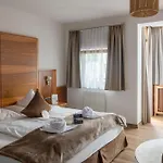 Vier Sport,- Und Wellnesshotel Hotell 4*