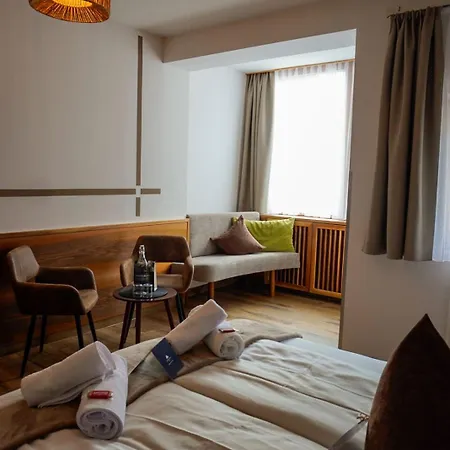 Vier Sport Und Wellnesshotel Hotel 4*