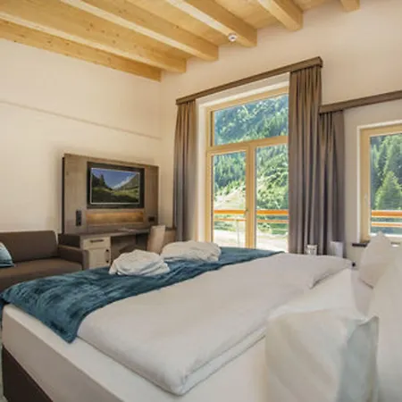 Vier Sport Und Wellnesshotel Hotell Sankt Leonhard im Pitztal