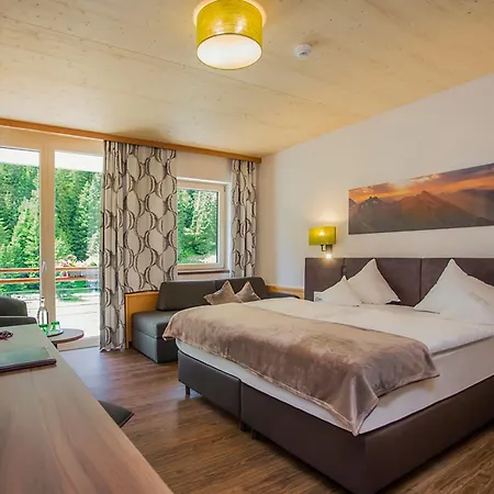 Vier Sport Und Wellnesshotel Sankt Leonhard im Pitztal