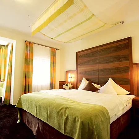 Vier Sport Und Wellnesshotel Hotell Sankt Leonhard im Pitztal