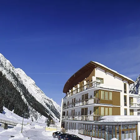 Отель Vier Sport,- Und Wellnesshotel Санкт-Леонхард-им-Пицталь