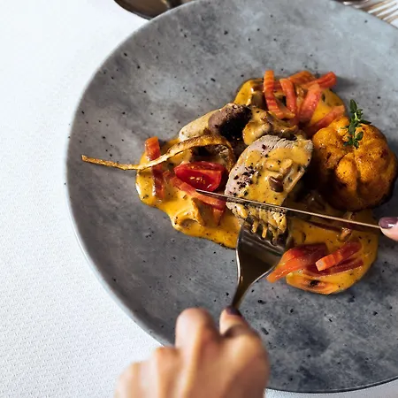 Vier Sport,- Und Wellnesshotel 장크트 리온하드 임 피츠탈