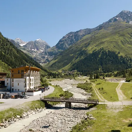 Vier Sport Und Wellnesshotel Sankt Leonhard im Pitztal