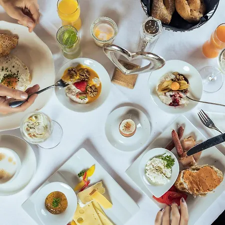 Vier Sport Und Wellnesshotel 4*