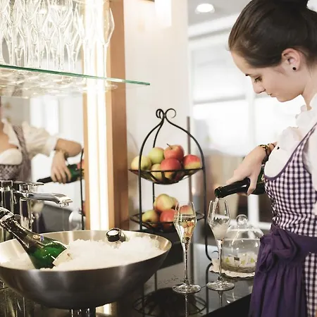 호텔 Vier Sport,- Und Wellnesshotel 장크트 리온하드 임 피츠탈