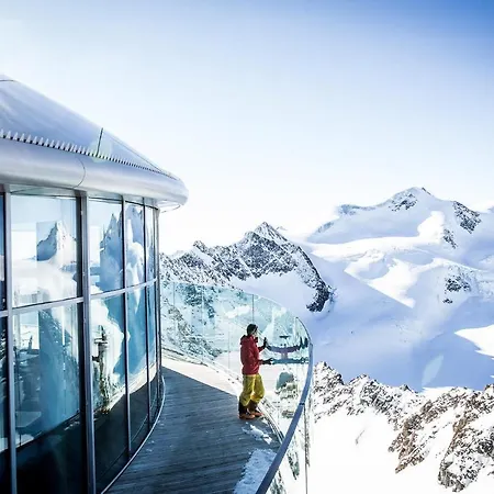 Vier Jahreszeiten Hotel 4*