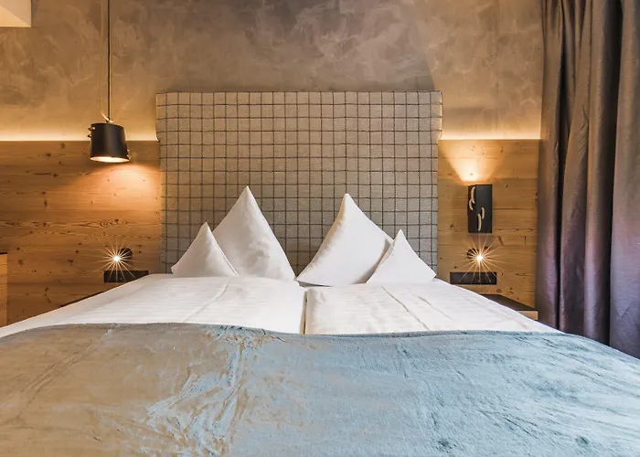 Hotell Vier Sport,- Und Wellnesshotel Sankt Leonhard im Pitztal