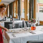 Vier Sport,- Und Wellnesshotel 4*