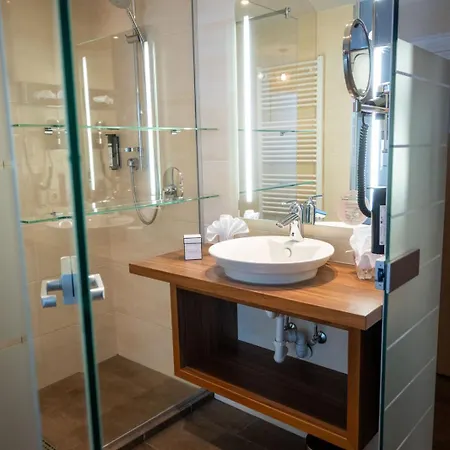 Hotel Vier Sport Und Wellnesshotel Sankt Leonhard im Pitztal