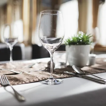 Vier Jahreszeiten Hotel 4*